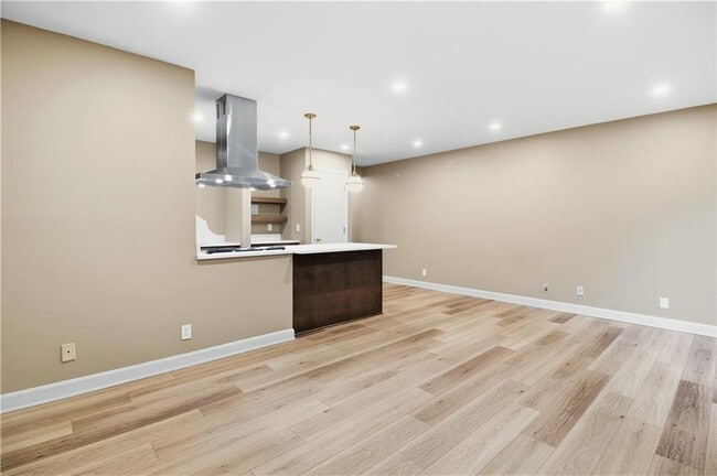 Building Photo - 388 S Main St