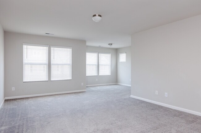 Building Photo - 628 Metro Sta