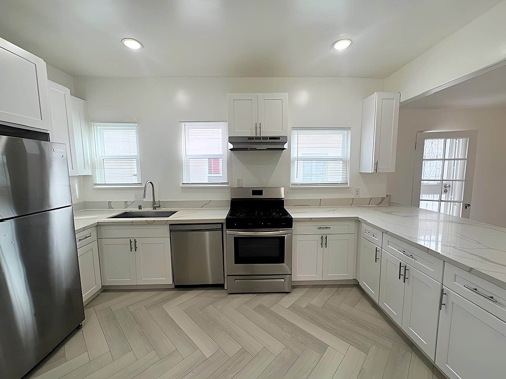 Building Photo - 126 N Hamilton Dr