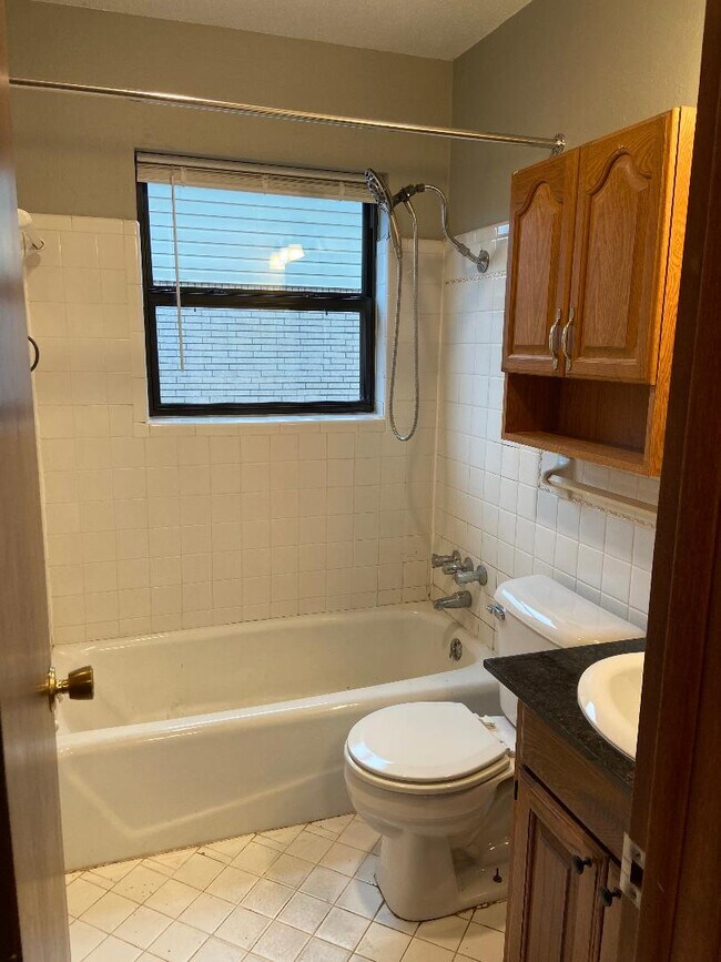 Building Photo - 1506 Canterbury St