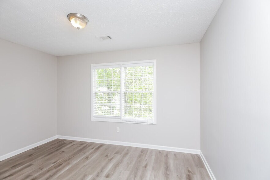 Building Photo - 565 Bridge Grove