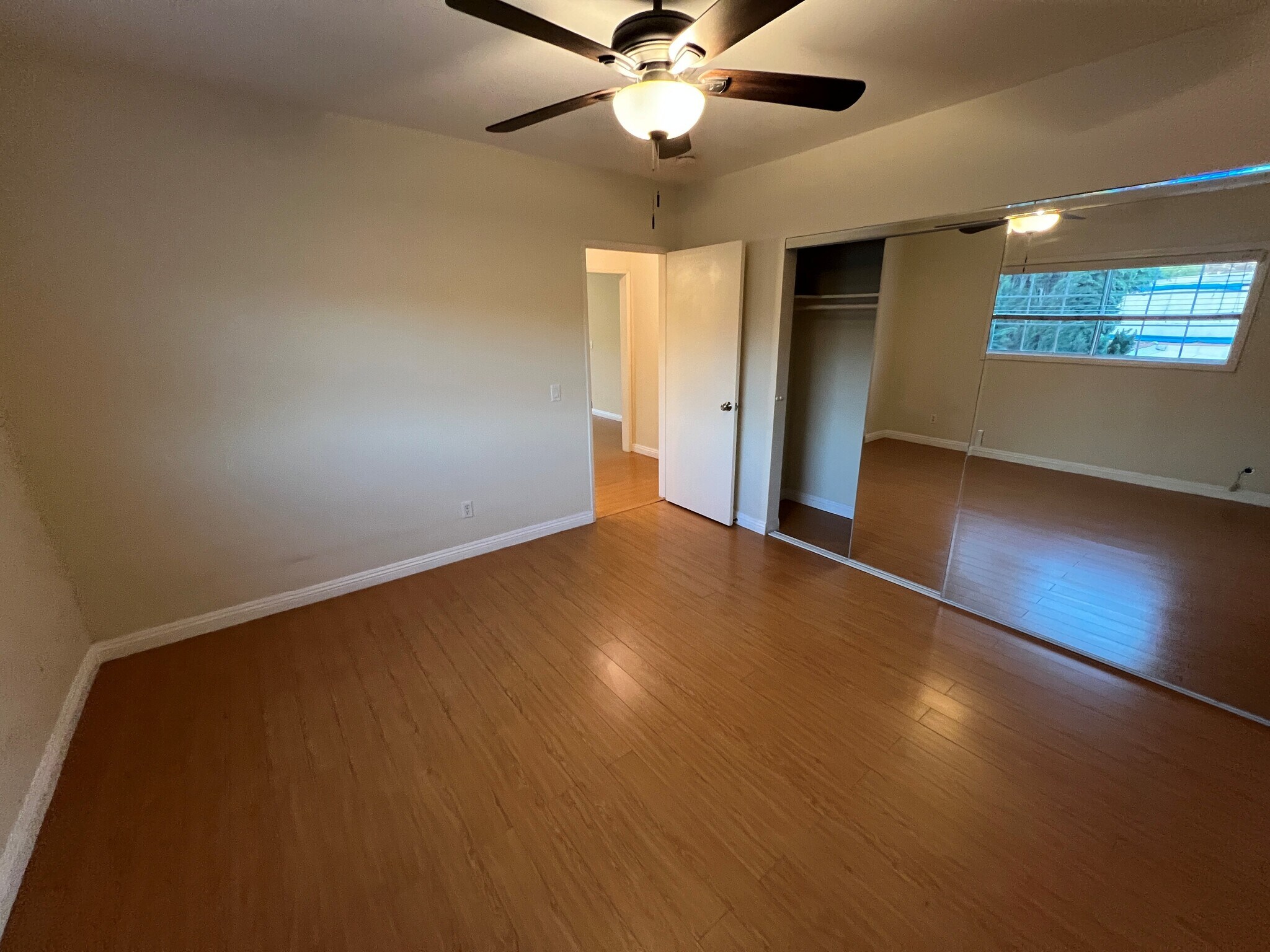 Building Photo - 1319 E California Ave