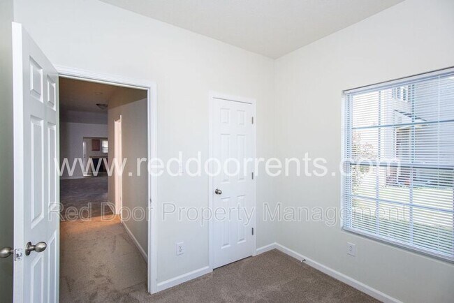 Building Photo - 907 Curlew Ln