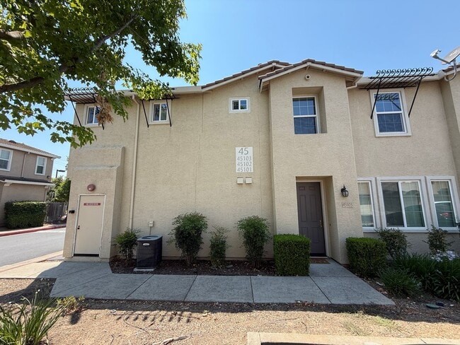 Primary Photo - Lovely Laguna Pointe Condo!
