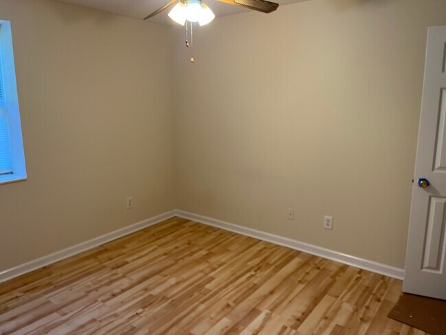 Building Photo - 3887