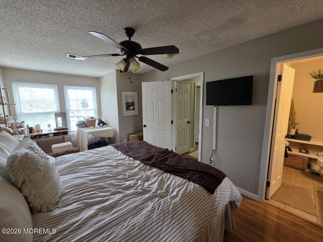 Building Photo - 104 Des Moines Ct