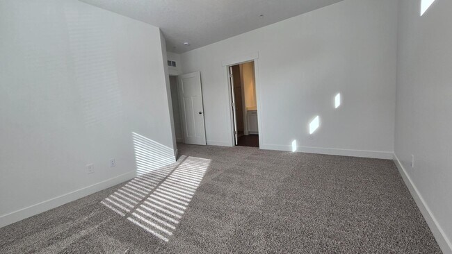 Building Photo - 13073 Newbridge Ln