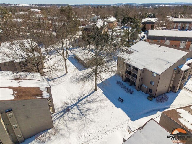 Building Photo - Large Efficiency minutes from Virginia Tech