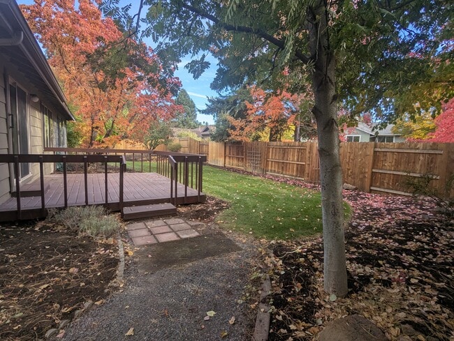 Building Photo - 1315 NE Paula Dr