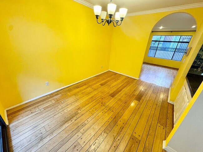 Building Photo - *** Charming 4 bed 3.5 bath Alhambra Townhome ***