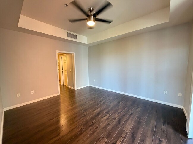 Building Photo - Terrific 2-Bedroom Condo in Guard gated community