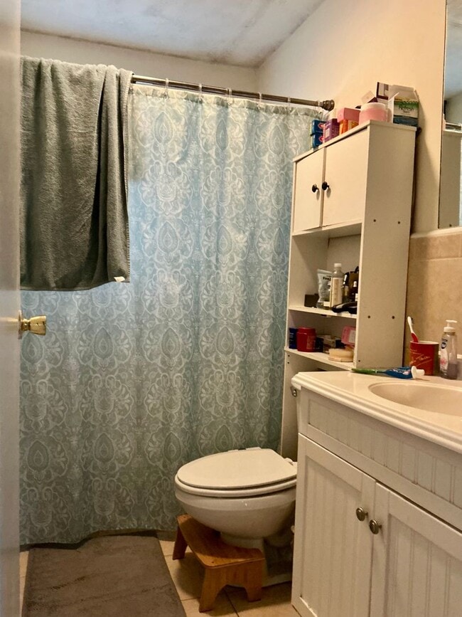 Building Photo - 3 Bedroom 1 Bath Near UGA and 5 Points! Available August 10th!