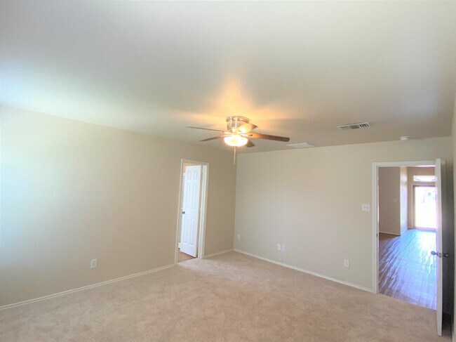 Building Photo - 2011 100th St