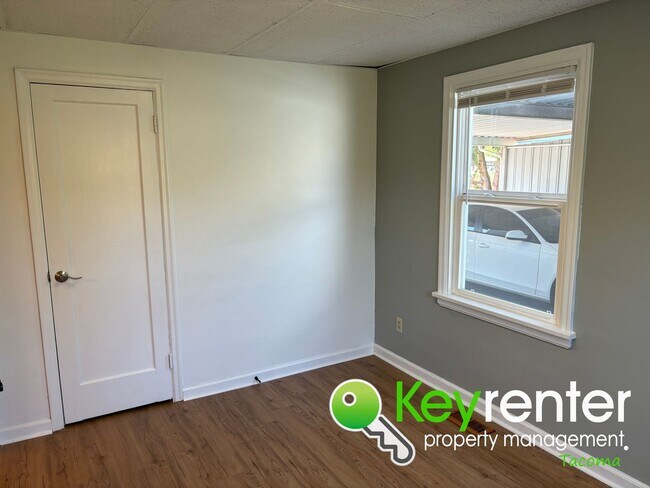 Building Photo - Gorgeous 3Bed/2Bath In the Heart of Tacoma!