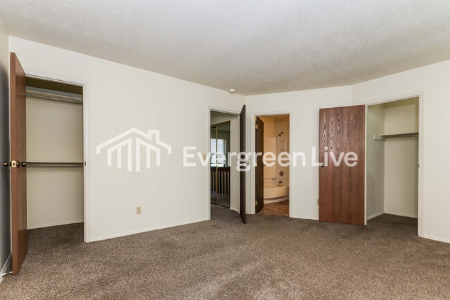 Building Photo - 2419 Cross Village Dr