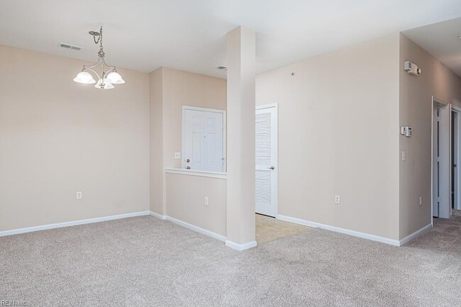 Building Photo - 5300 Warminster Dr