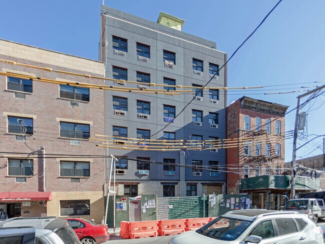 Building Photo - 765 E 214th St