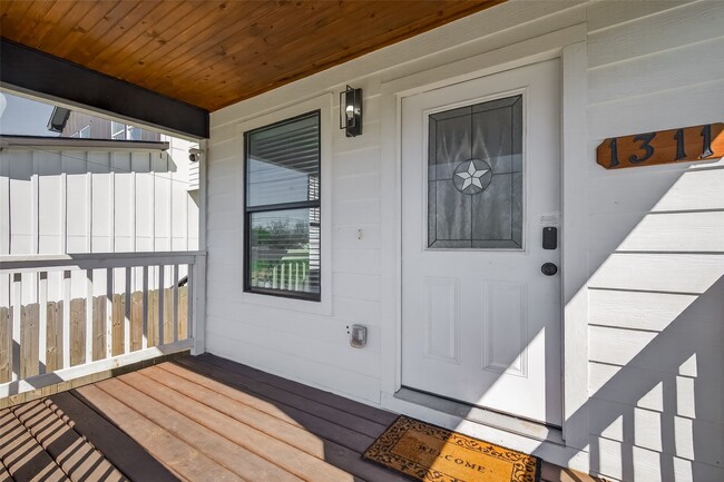 Building Photo - 1311 E 35th St