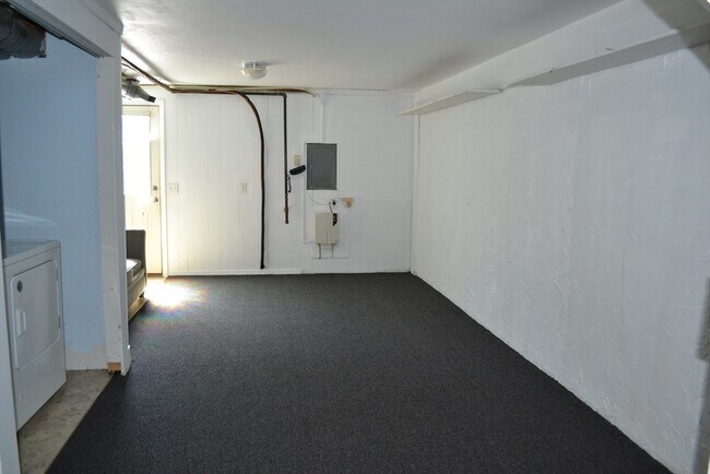 Building Photo - 31 E Bluff Rd