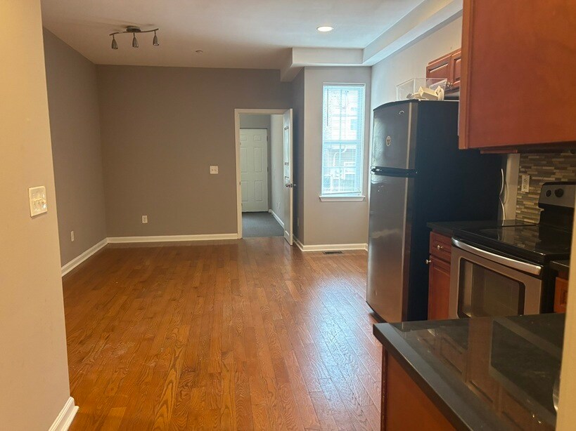 Building Photo - 1835 N Willington St