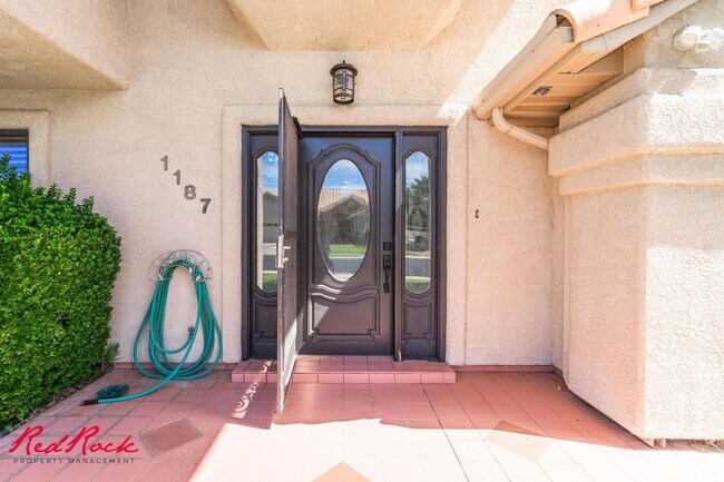 Building Photo - Spacious 6 Bedroom Home with a Balcony!