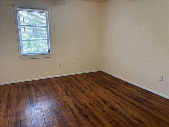 Building Photo - 128 2nd Ave SW