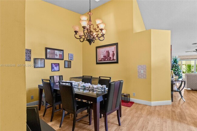 Building Photo - 7464 Pinewalk Dr S