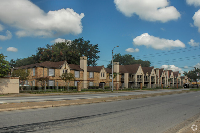 Building Photo - Sharon Park