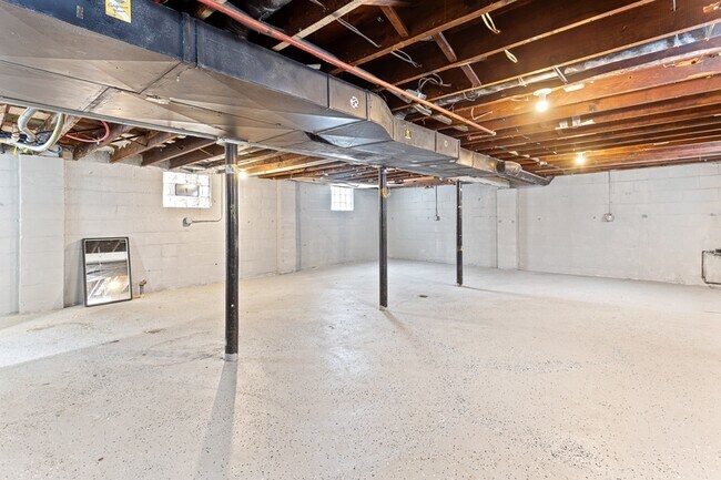 Building Photo - 7645 Fisher Ave