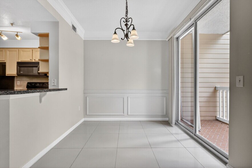 Building Photo - 175 Galicia Way