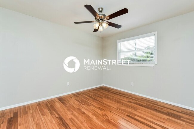 Building Photo - 3 Bedroom Pet-Friendly Home in Fort Myers, FL with Main Street Renewal