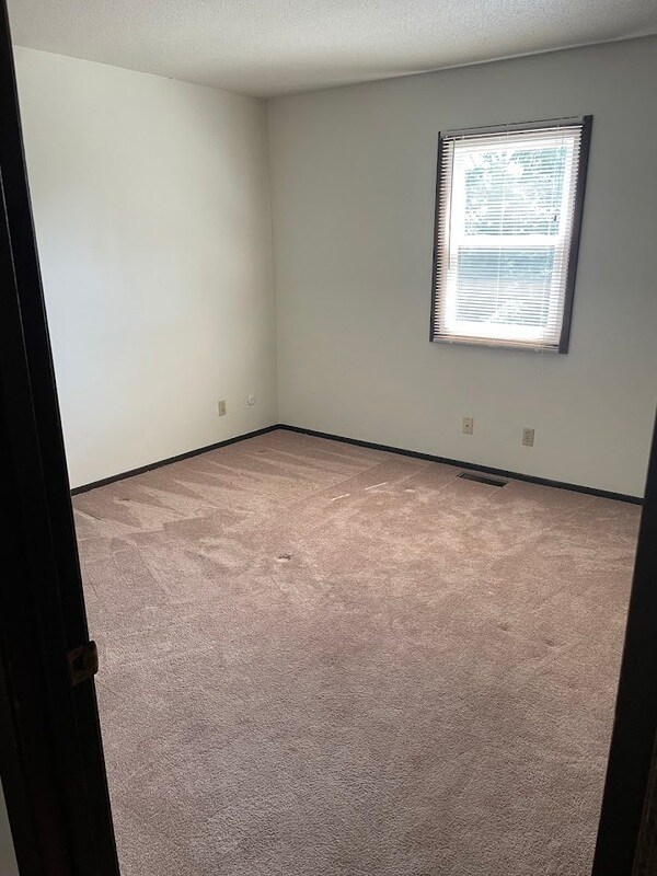 Building Photo - 512 Breezy Point Dr