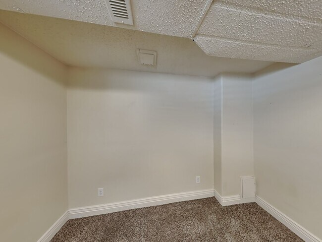 Building Photo - 5319 Rockhampton Cir