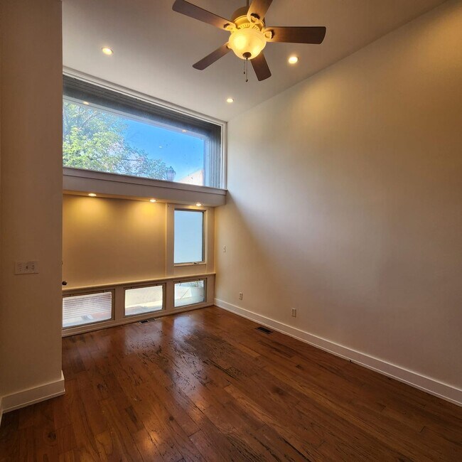 Building Photo - Bright and spacious one bedroom units in a great location in Brewerytown