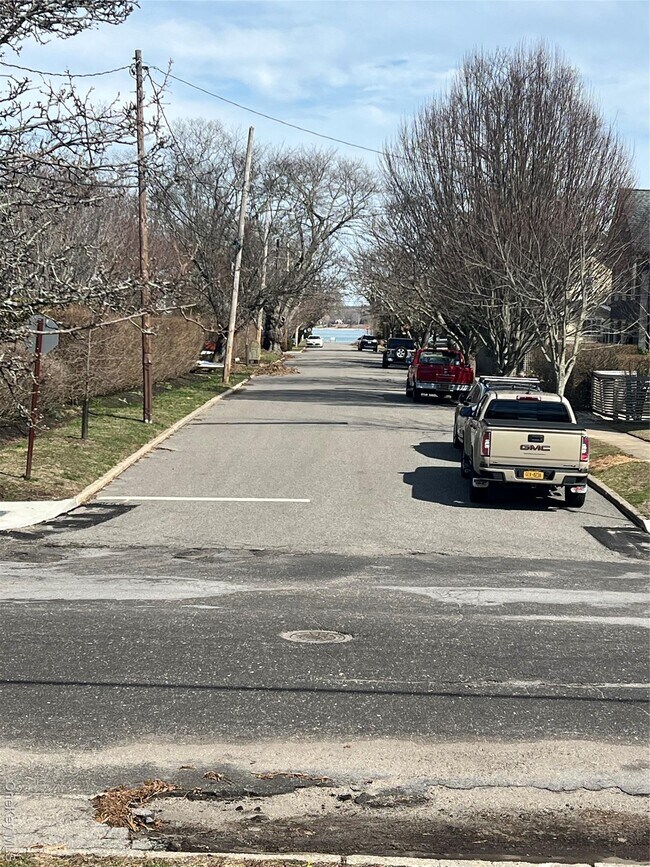 Building Photo - 237 6th St