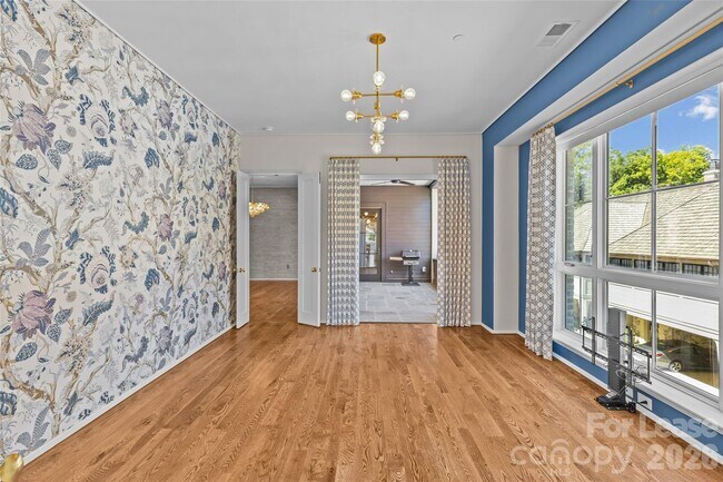 Building Photo - 1172 Queens Rd