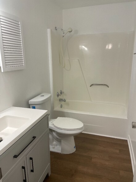 Building Photo - 263 S Villas Ct