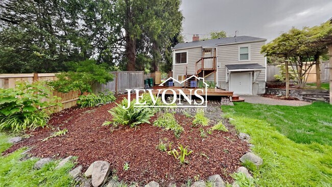 Building Photo - Beautiful single-family home in Seattle