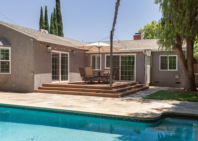 Building Photo - *Unfurnished* Gorgeous 4-Bed Oasis with Po...
