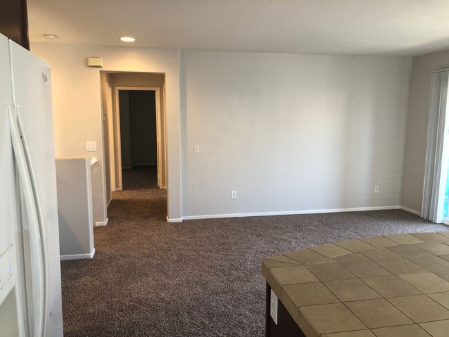 Building Photo - Upgraded 2 bedroom 2 bath condo in great c...