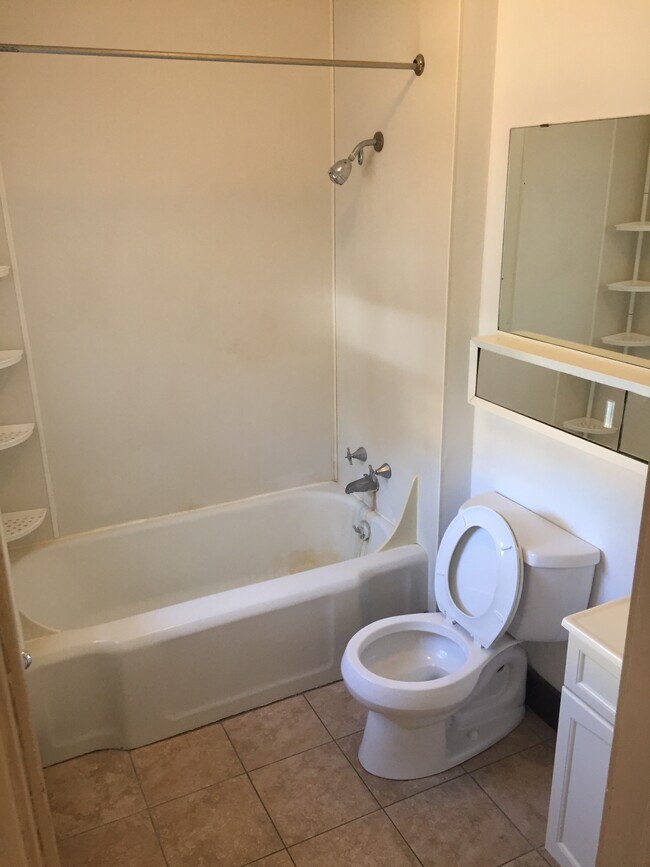 Building Photo - 2078 Atwood Ave