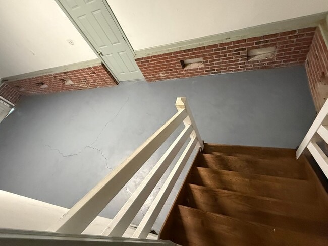 Building Photo - Country Charm