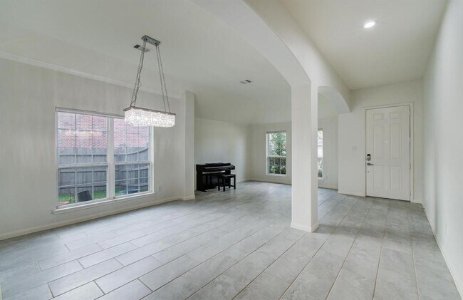Building Photo - 4639 Regal Shadow Ln
