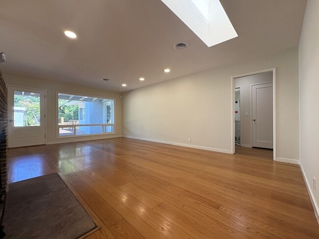 Building Photo - Charming 4-Bedroom Palo Alto Home with ADU...