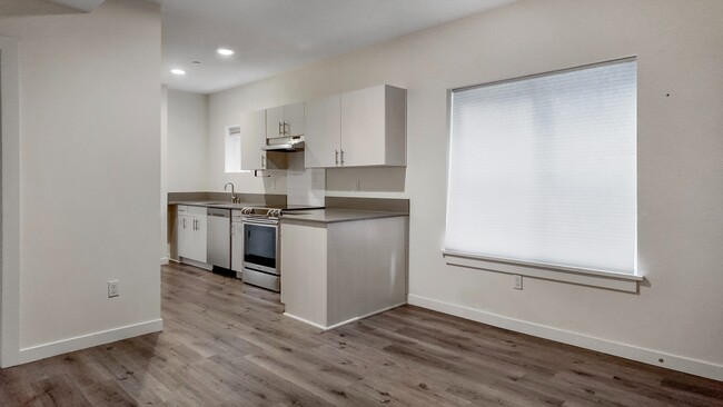 Building Photo - Modern 2BR Apartment in Prime Queen Anne L...