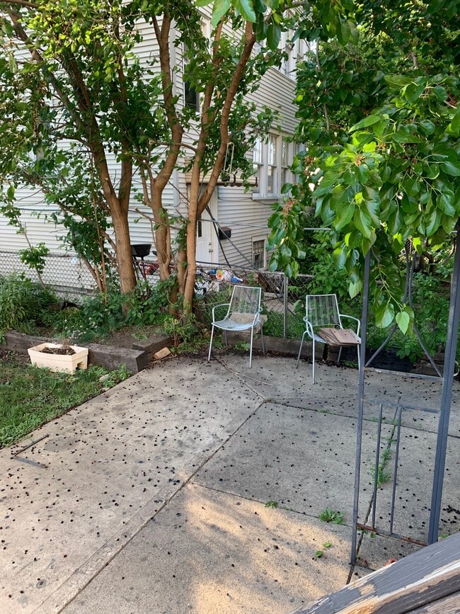 Building Photo - 2956 N Avers Ave