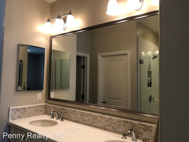 Building Photo - 4 br, 3.5 bath House - 16238 Veridian Circle