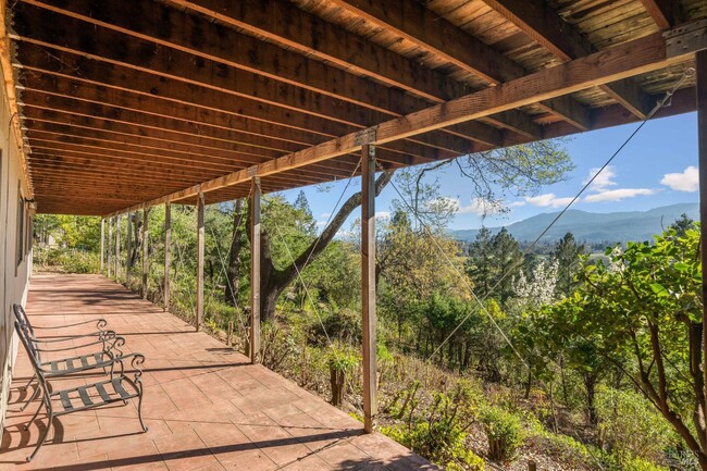 Building Photo - 121 Knoll Pl