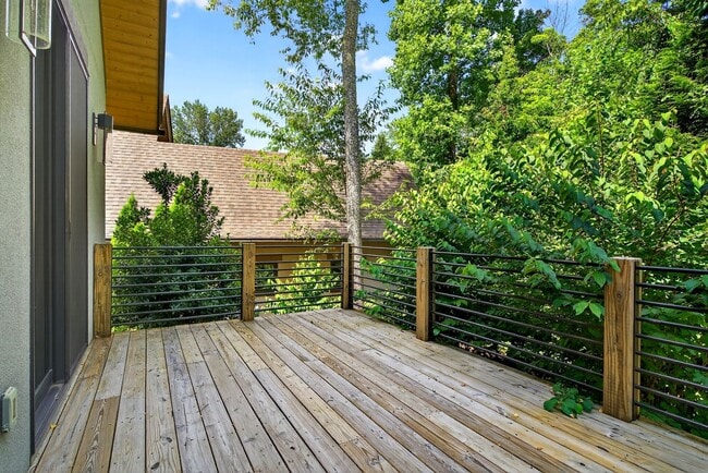 Building Photo - Stunning Luxury Home in the Village of Che...