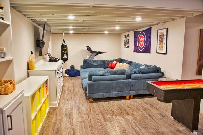 Building Photo - 2S316 Arrowhead Dr